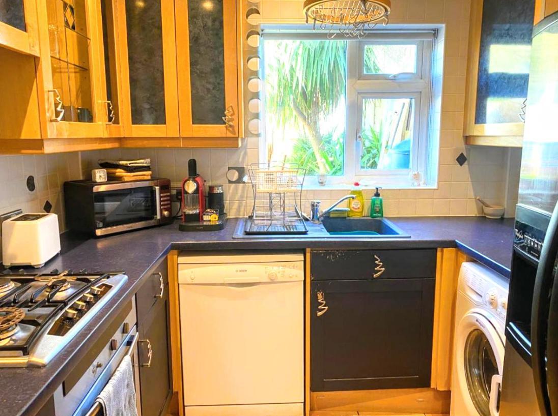 Stunning 4Br House With Free Parking - By Innit 브라이턴 외부 사진